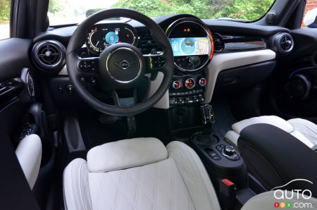 2022 Mini Cooper S 5-door, interior